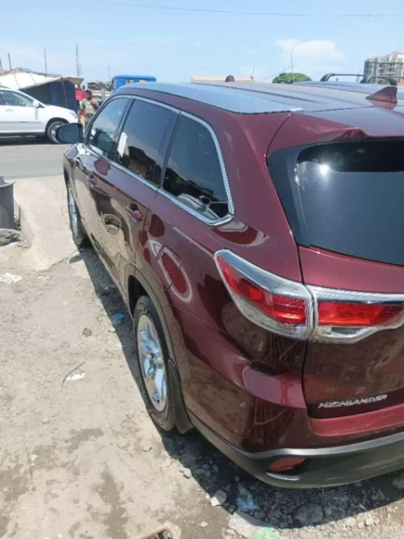 Toyota Highlander   - 2015