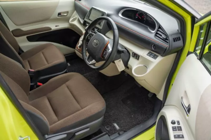 Toyota Sienta   - 2018