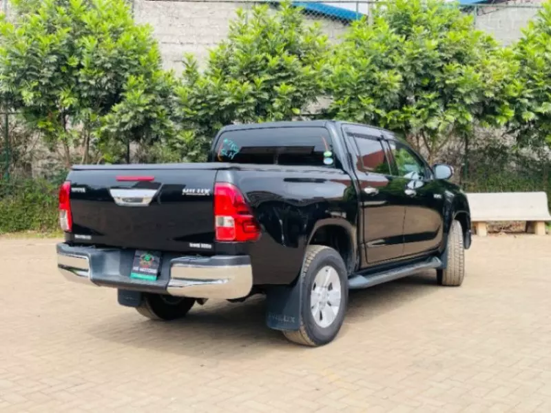 Toyota Hilux   - 2020