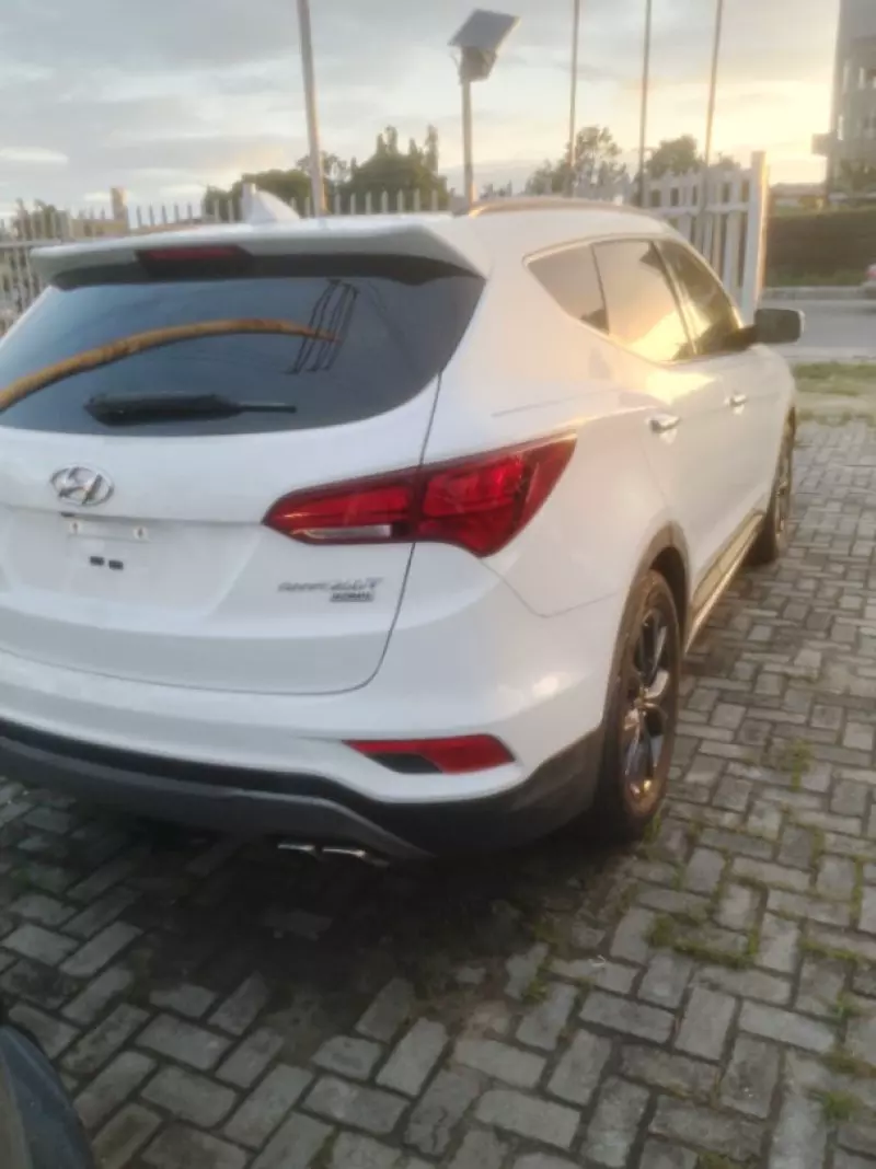 Hyundai Santa FE   - 2016