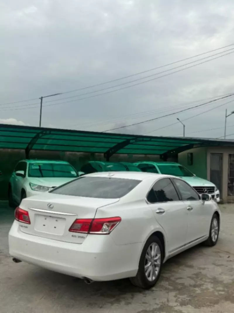 Lexus ES 350   - 2010