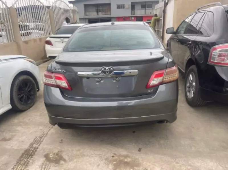 Toyota Camry   - 2010