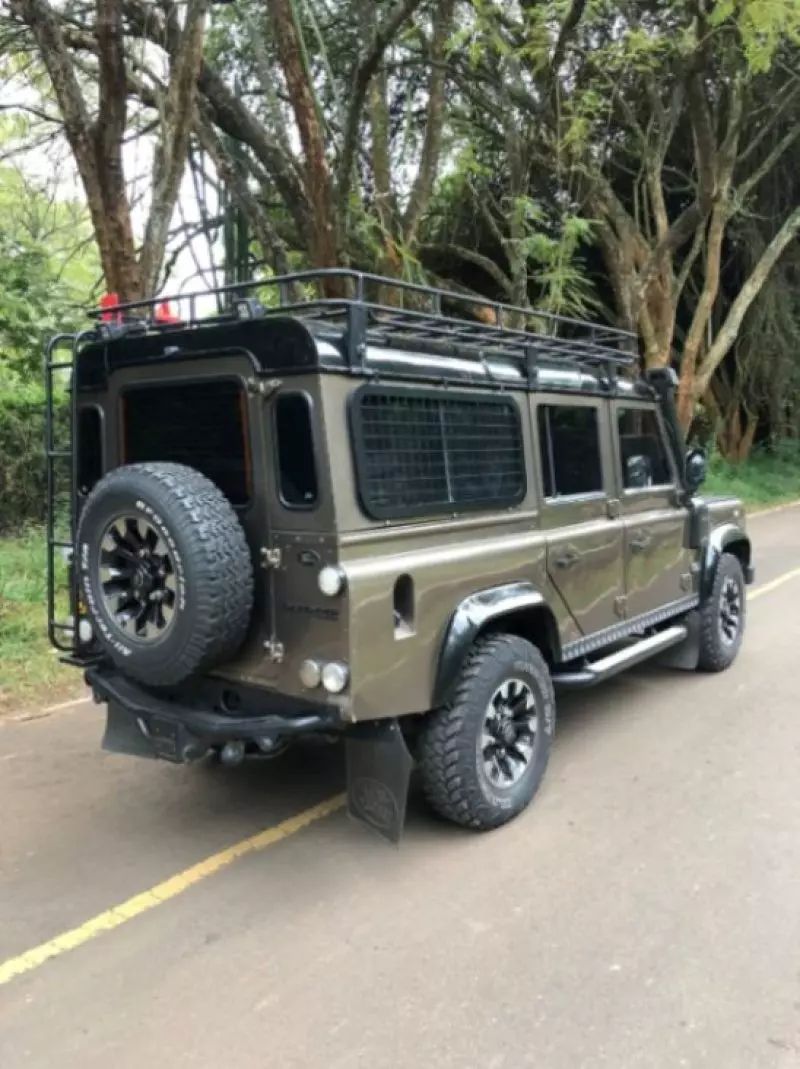 Land Rover Defender   - 2011