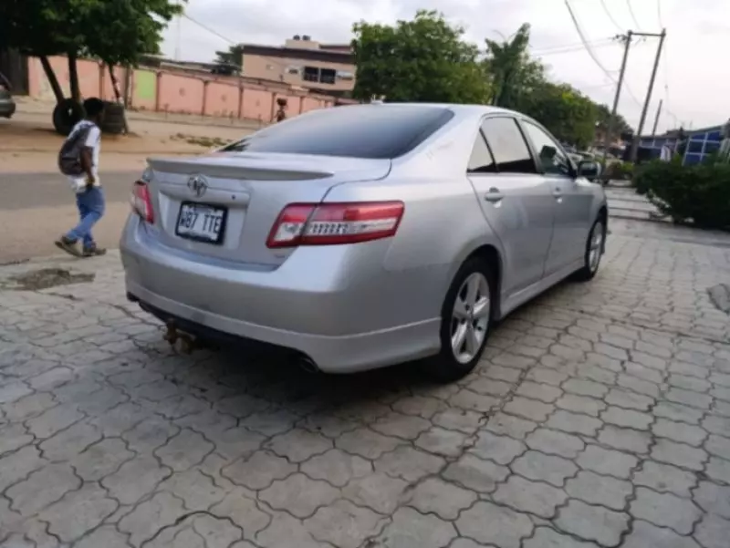 Toyota Camry   - 2010