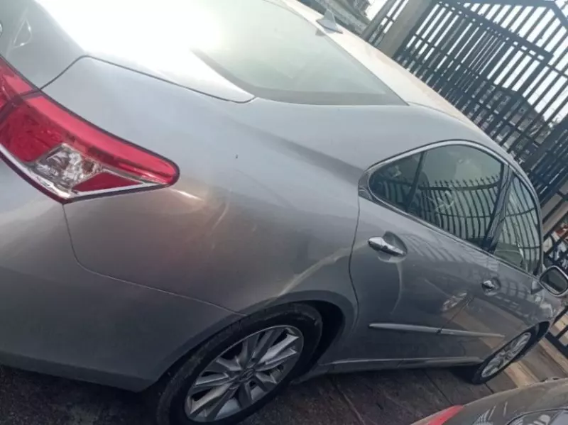 Lexus ES 350   - 2010