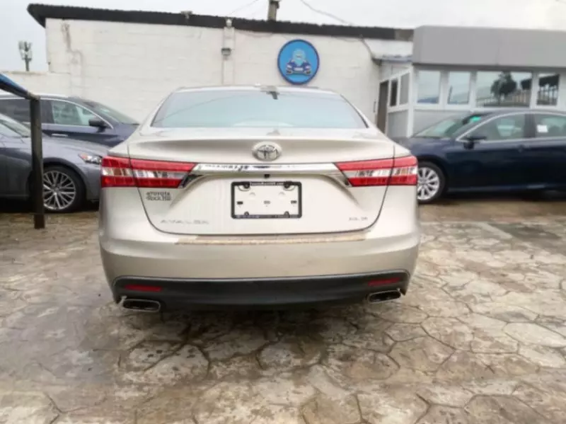 Toyota Avalon   - 2013