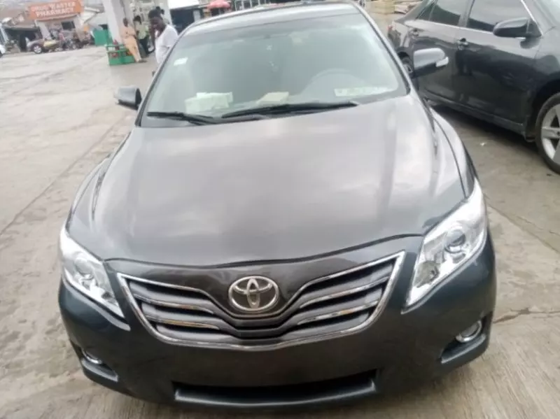 Toyota Camry   - 2010