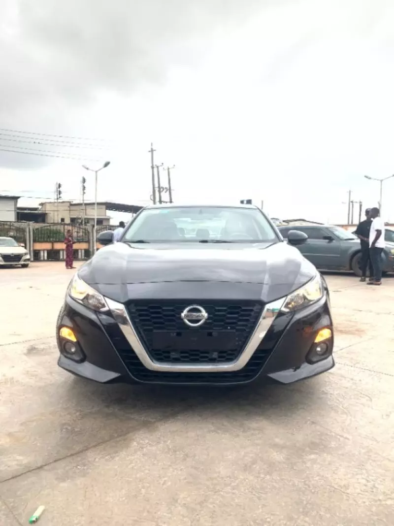 Nissan Altima   - 2022