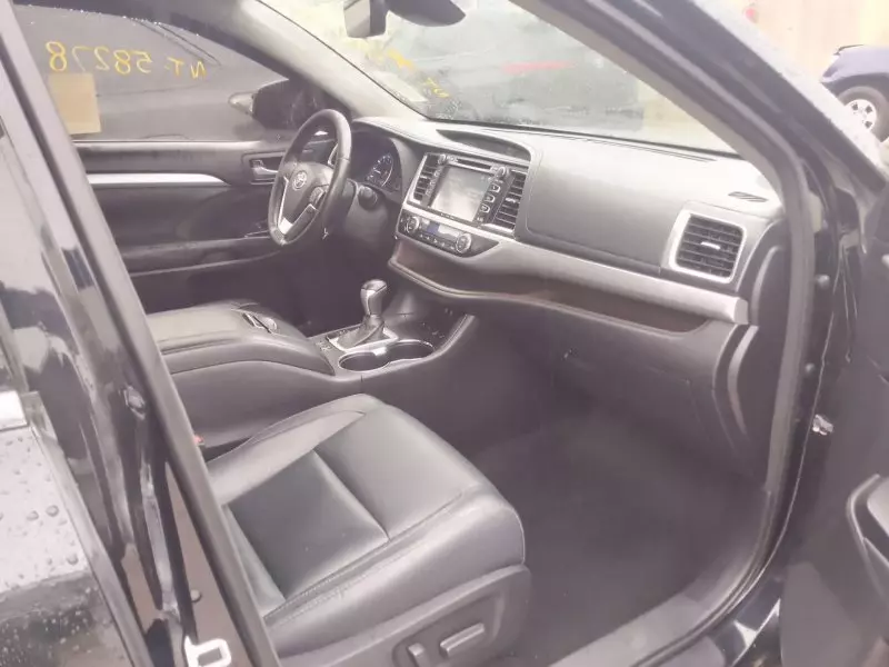 Toyota Highlander   - 2017