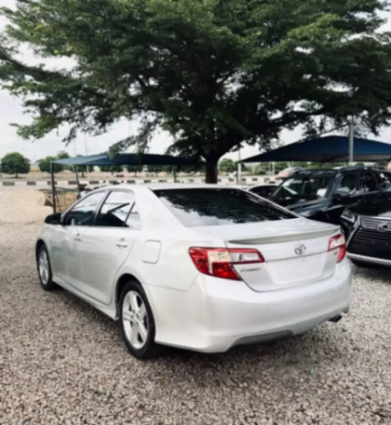Toyota Camry   - 2014