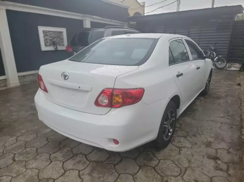 Toyota Corolla   - 2010