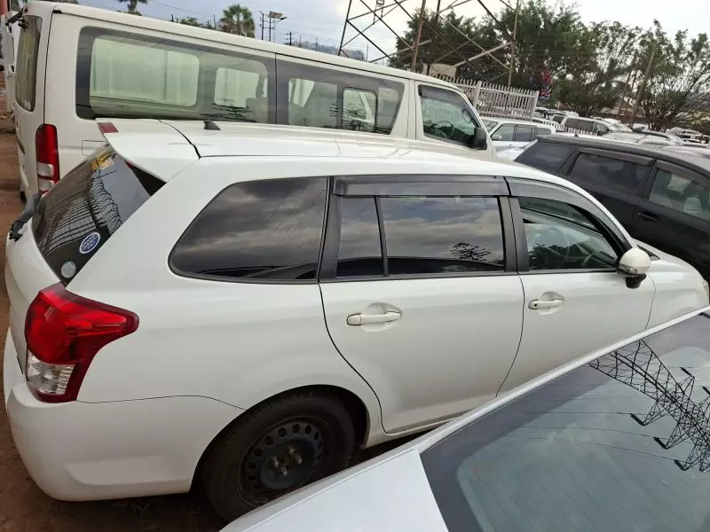 Toyota Fielder    - 2012