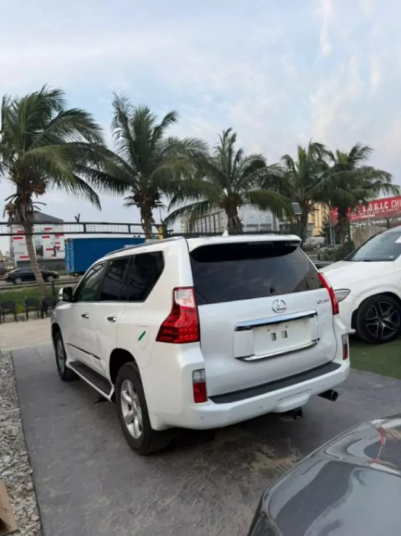 Lexus GX 460   - 2012