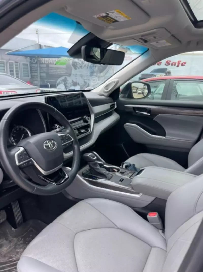 Toyota Highlander   - 2022