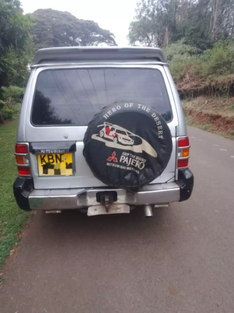 Mitsubishi Pajero   - 2011