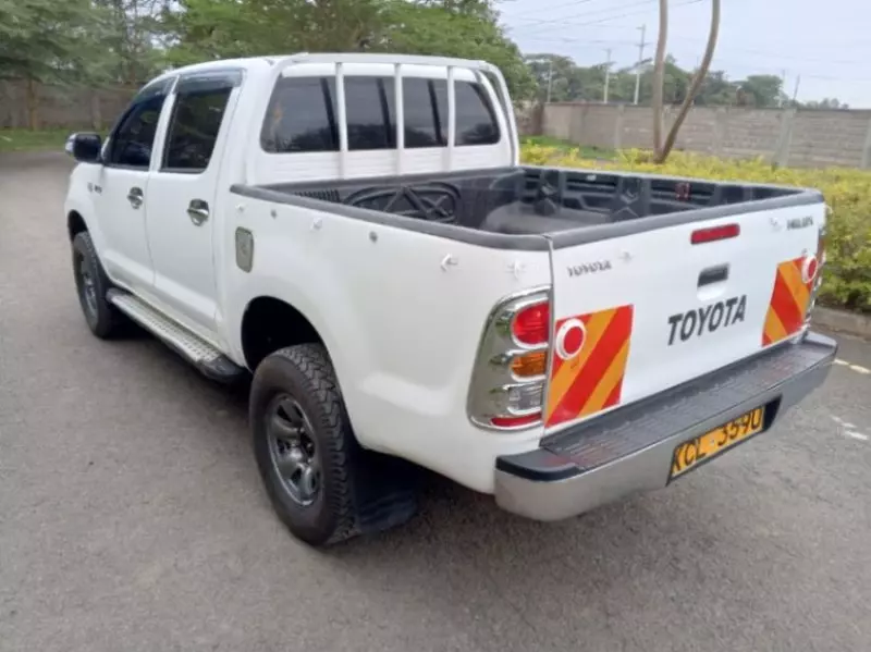 Toyota Hilux   - 2016