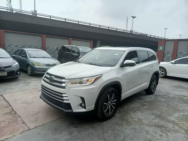 Toyota Highlander   - 2017