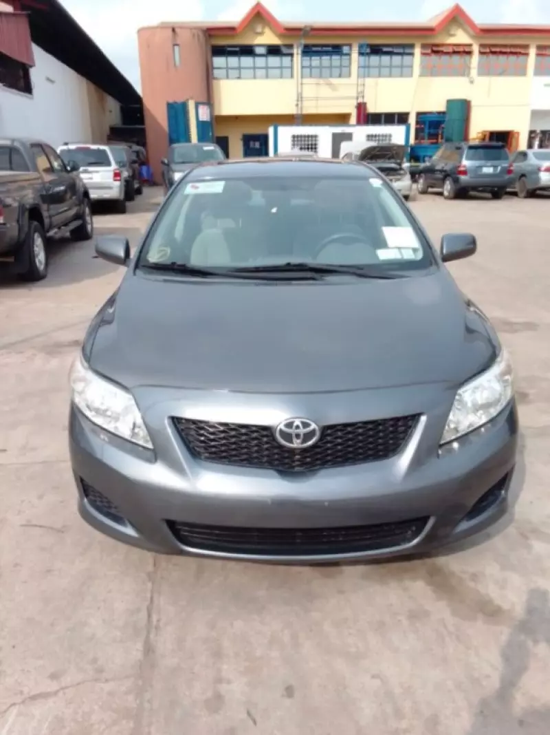 Toyota Corolla   - 2010