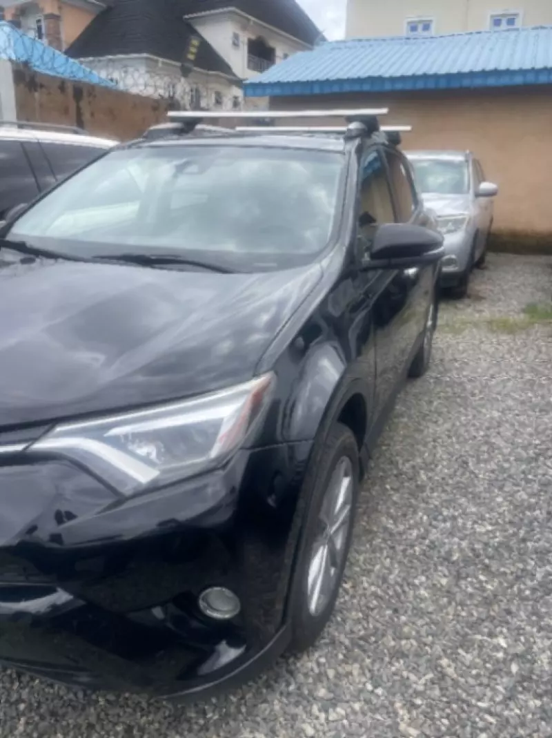 Toyota RAV 4 - 2016