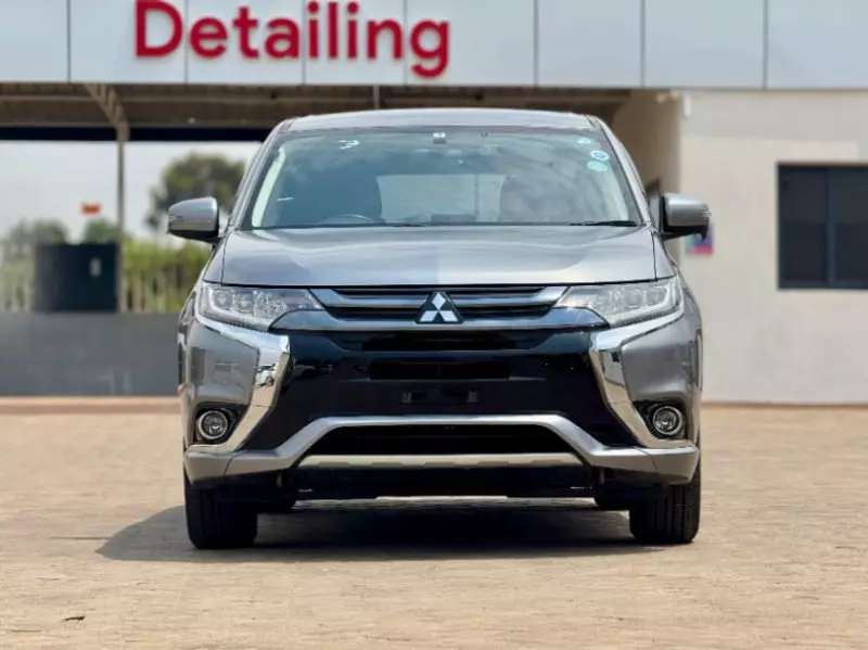Mitsubishi Outlander hybrid    - 2017