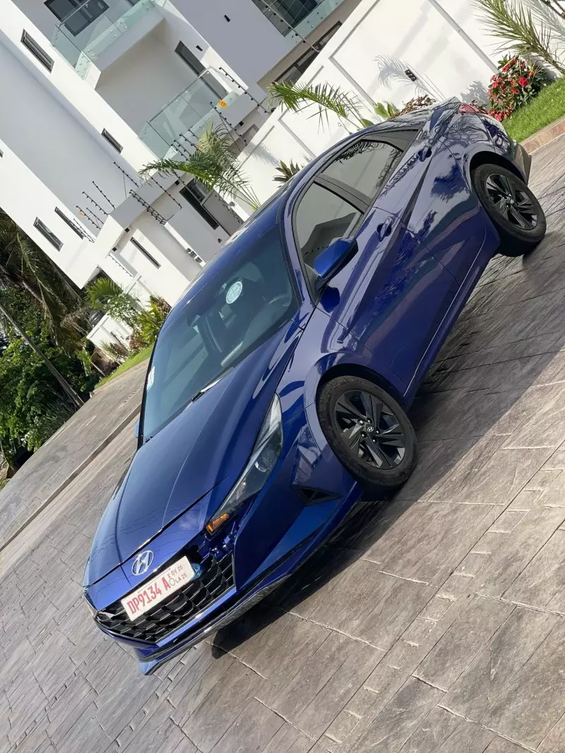 Hyundai Elantra   - 2021