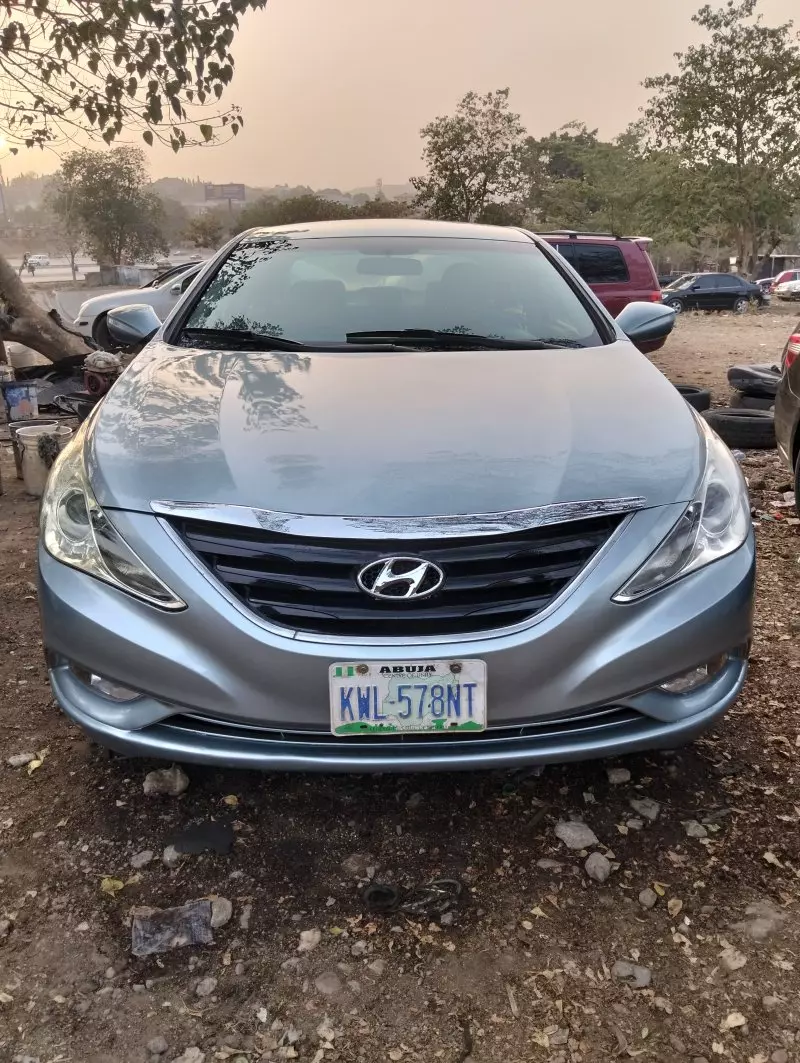 Hyundai Sonata   - 2011