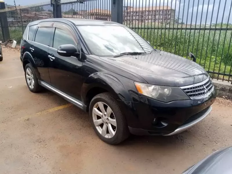 Mitsubishi OUTLANDER   - 2012