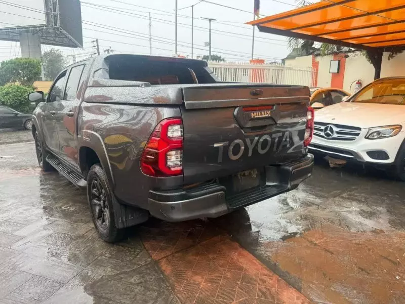 Toyota Hilux    - 2022
