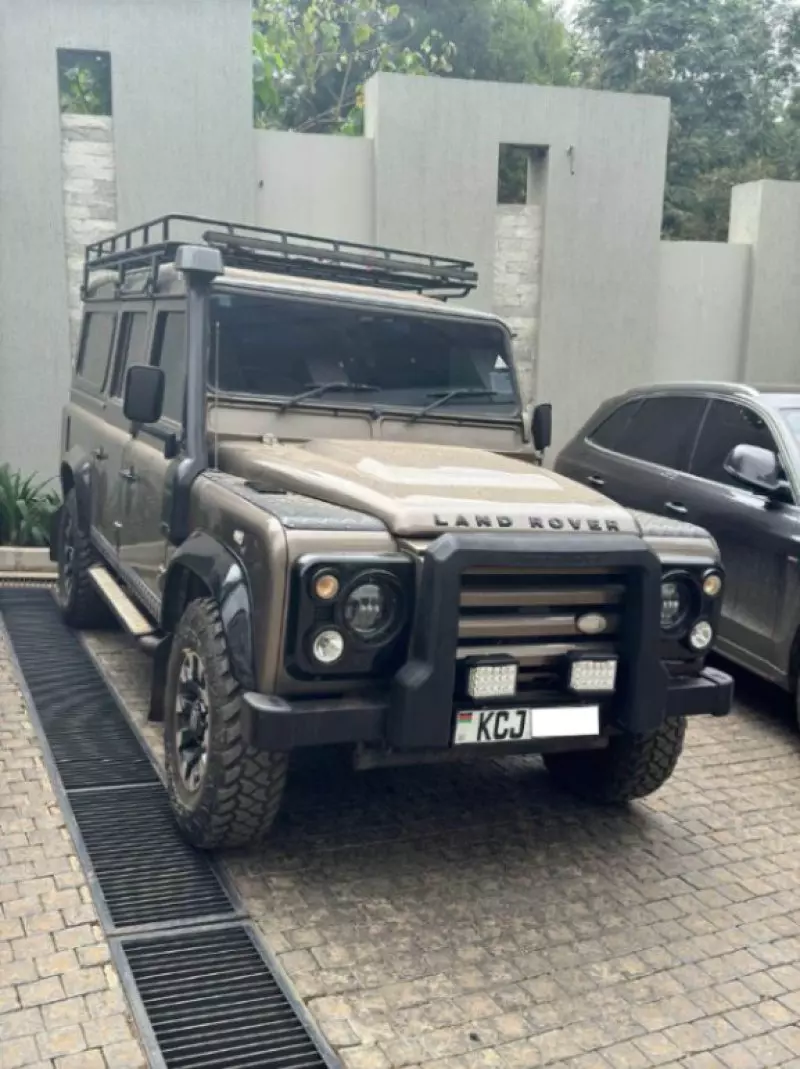 Land Rover Defender   - 2011