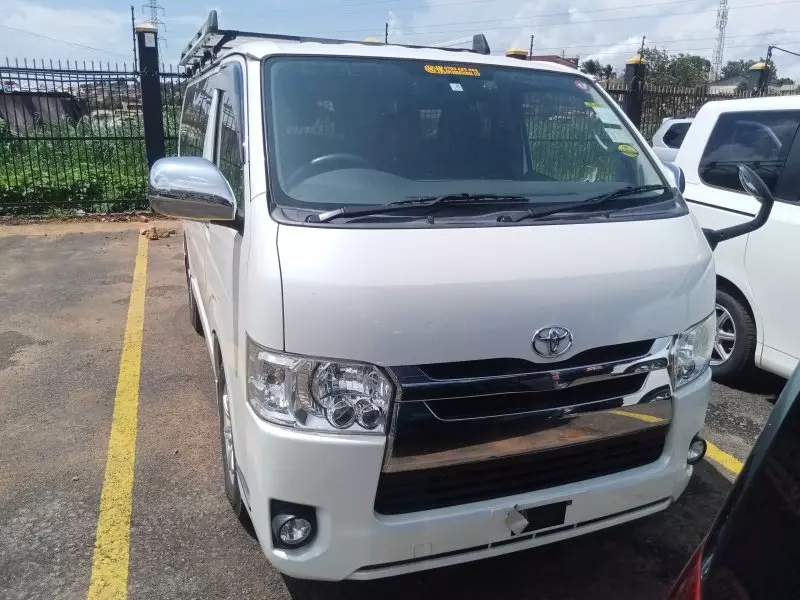 Toyota Hiace   - 2012