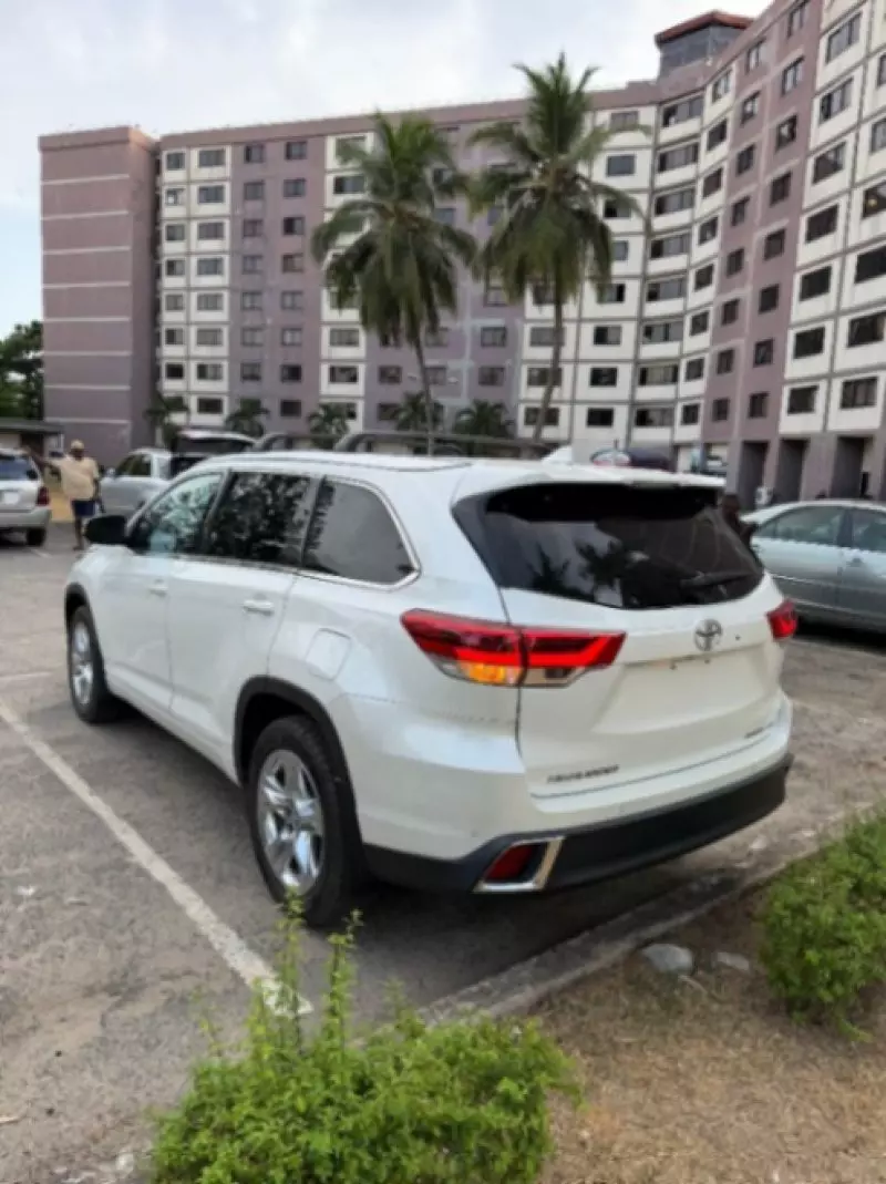 Toyota Highlander   - 2018