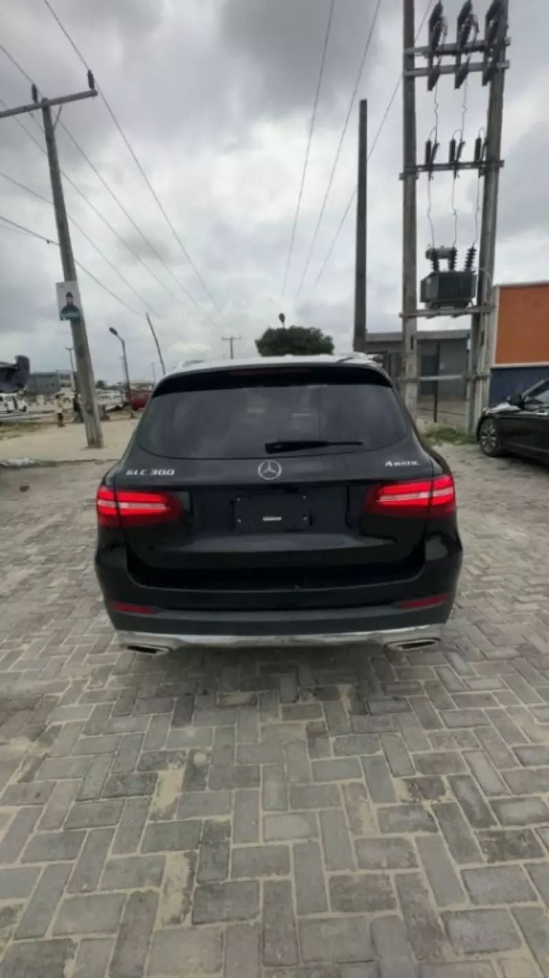 Mercedes-Benz GLC 300   - 2016