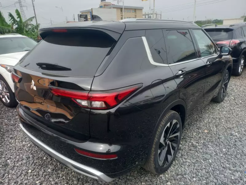 Mitsubishi OUTLANDER   - 2022