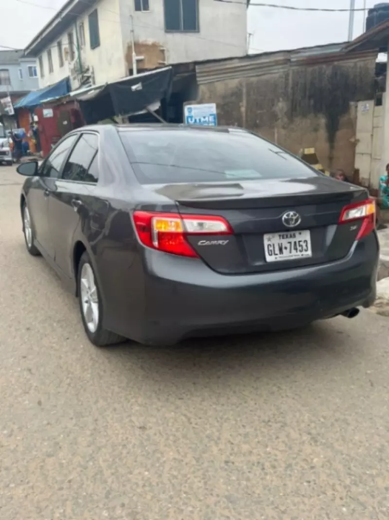 Toyota Camry   - 2012