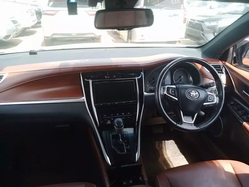 Toyota Harrier   - 2017