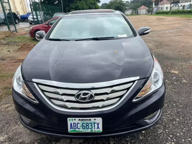 Hyundai Sonata   - 2011