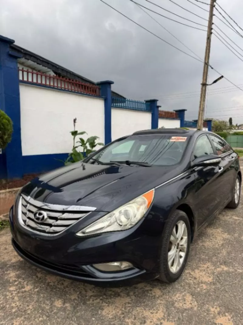 Hyundai Sonata   - 2011
