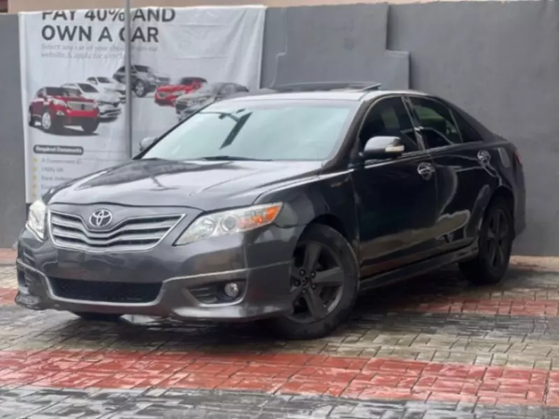 Toyota Camry   - 2011