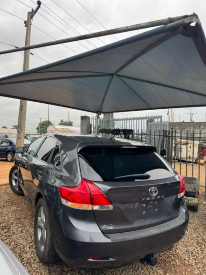 Toyota Venza   - 2012