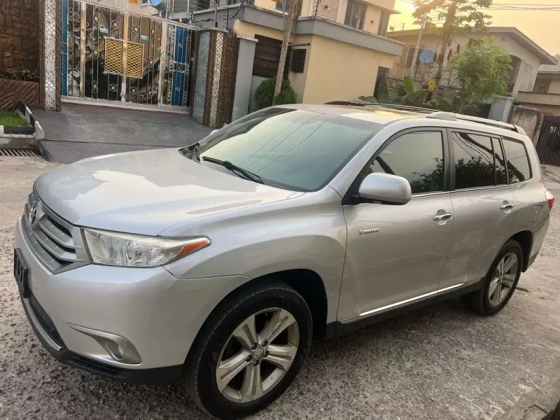 Toyota Highlander   - 2013