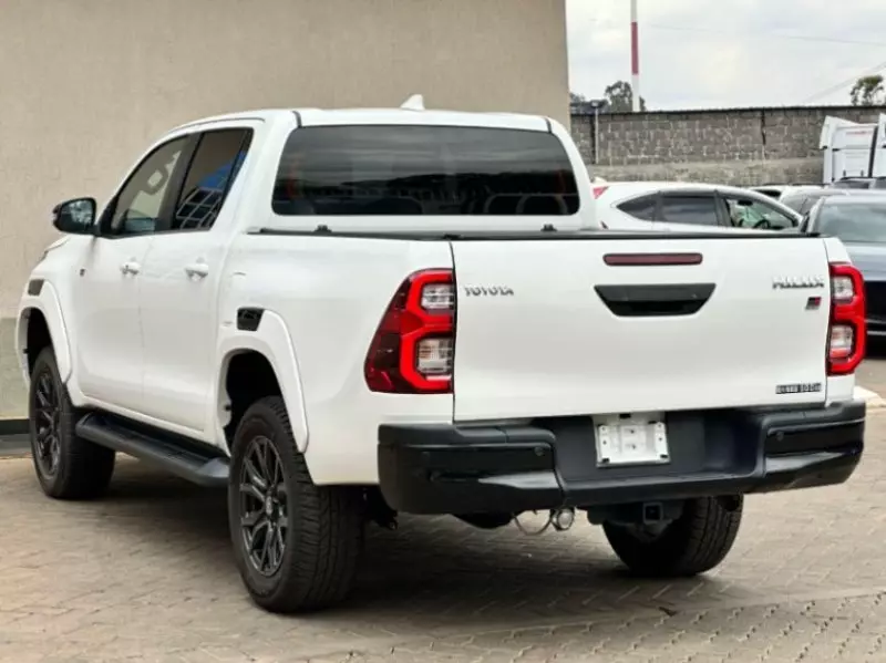 Toyota Hilux   - 2022