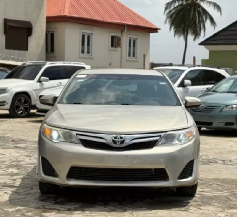 Toyota Camry   - 2013