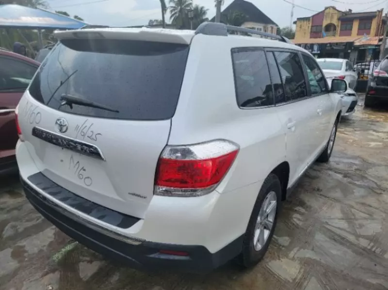 Toyota Highlander   - 2012
