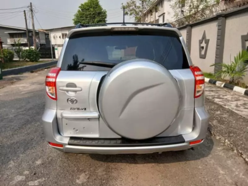 Toyota RAV 4   - 2012