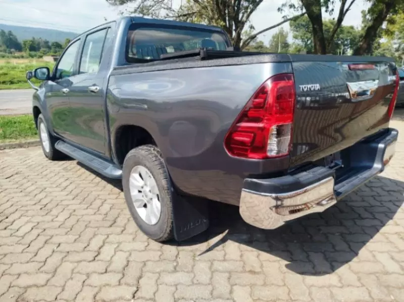 Toyota Hilux    - 2019