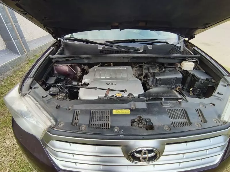Toyota Highlander   - 2011
