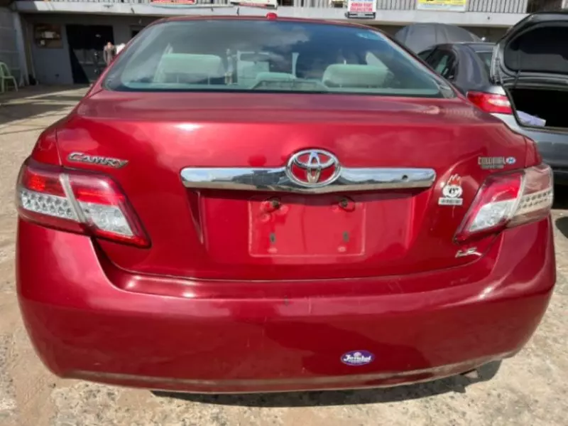 Toyota Camry   - 2011