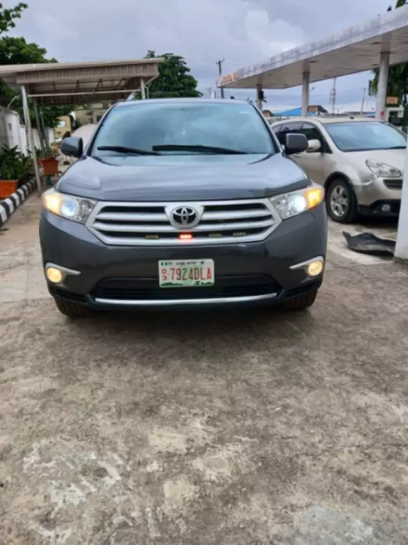 Toyota Highlander   - 2012