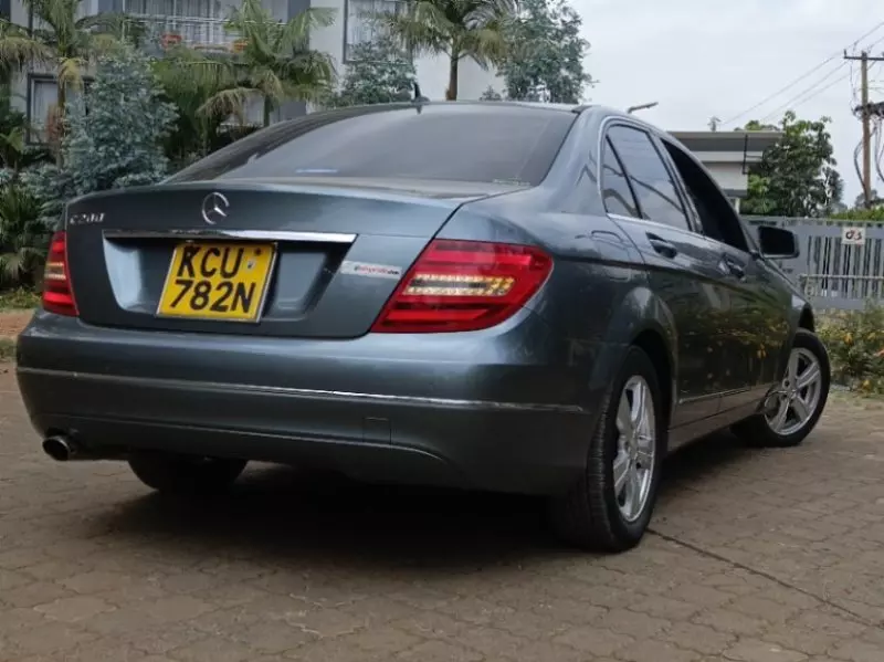 Mercedes-Benz C 200 - 2011