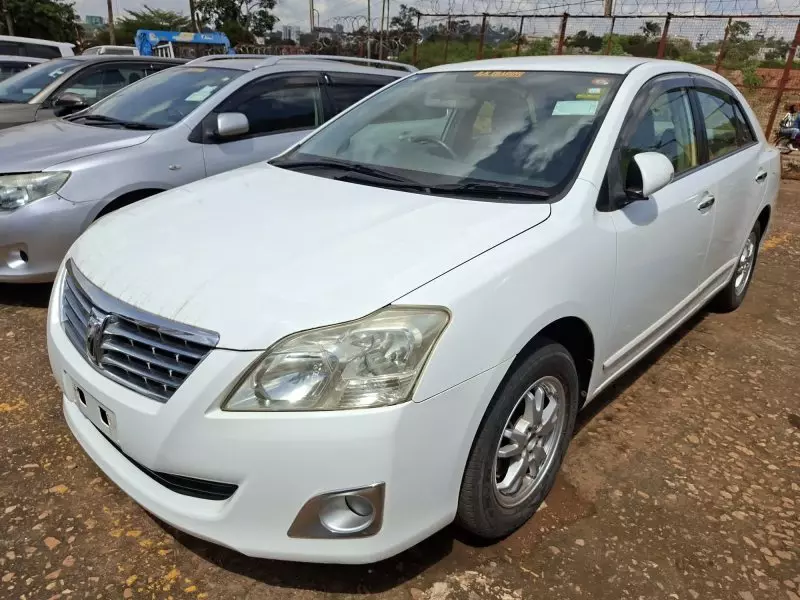 Toyota Premio    - 2012